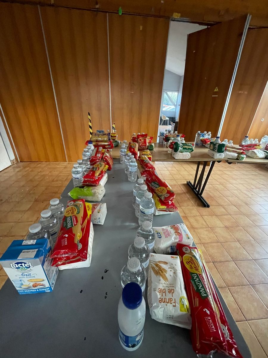 Sacs de denrées alimentaires prêts à être distribués